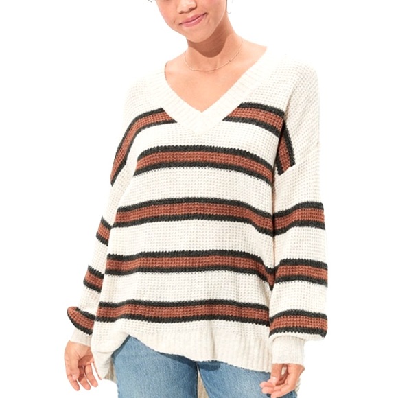 American Eagle Outfitters Sweaters - American Eagle Oversized Dreamspun V-neck Sweater